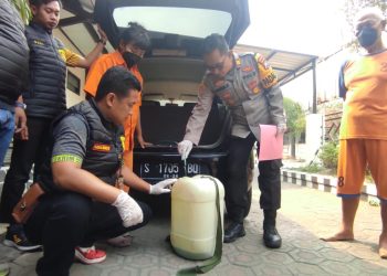 Modifikasi Mobilnya untuk Timbun BBM Bersubsidi, Pasutri Tanjunggunung Ditangkap Polsek Jombang