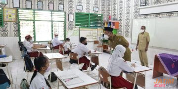 Bupati Gresik Tinjau Pelaksanaan PTM hari Pertama di Gresik