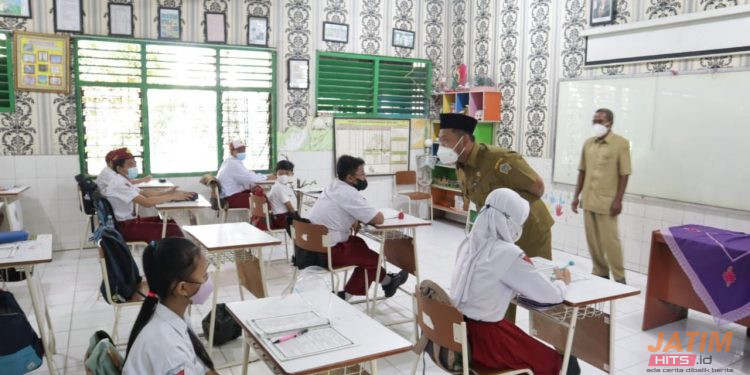 Bupati Gresik Tinjau Pelaksanaan PTM hari Pertama di Gresik