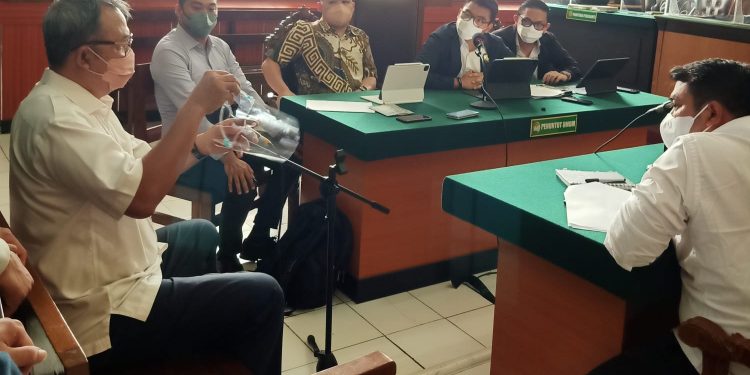 Ahli RSUD Sutomo : Visum Yang Dilakukan Saat Ini Tidak Bisa Membuktikan Kejadian Di Masa Lampau 14 Ahli RSUD Sutomo : Visum Yang Dilakukan Saat Ini Tidak Bisa Membuktikan Kejadian Di Masa Lampau