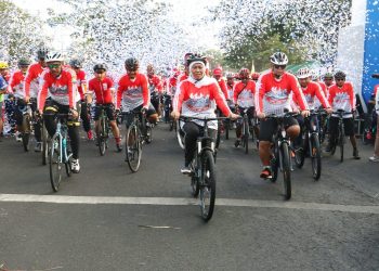 Meriahkan Peringatan 1 Muharram 1444 H,  Gubernur Jatim Khofifah Indar Parawansa Ajak Masyarakat  Gowes Bareng Berhadiah Umroh.