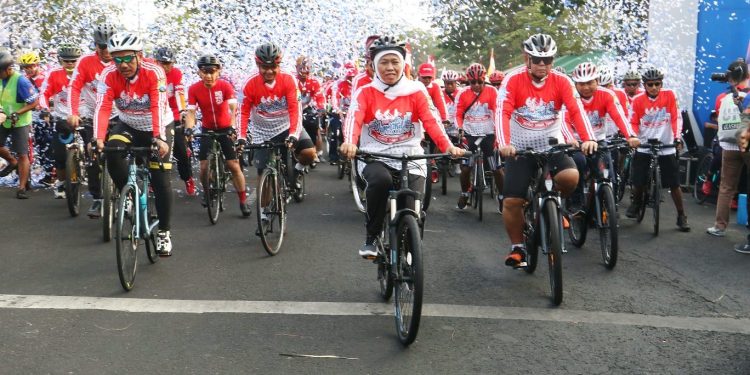 Meriahkan Peringatan 1 Muharram 1444 H,  Gubernur Jatim Khofifah Indar Parawansa Ajak Masyarakat  Gowes Bareng Berhadiah Umroh.