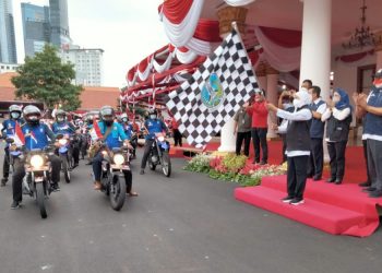 Jelang HUT RI ke 77, Gubernur Jatim Bagikan 94 Paket Souvenir untuk Perintis Kemerdekaan