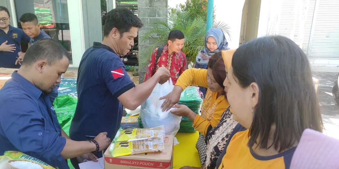 Berbagi Kebahagiaan Jelang Hari Raya Idul Fitri, Unusa Surabaya Gelar Bazar Murah Hingga Layanan Servis Motor Gratis