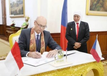 Duta Besar Republik Ceko Jaroslav Doleček Bertemu Gubernur Khofifah Bahas Kerjasama Teknologi Manufaktur, Transportasi dan Pertanian