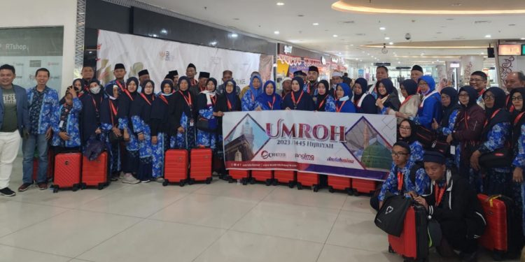 PT. Cemerlang Hajar Aswad (CHATour) berangkatkan 48 jamaah Umroh Eks PT. Arofah Mina 14 PT. Cemerlang Hajar Aswad (CHATour) berangkatkan 48 jamaah Umroh Eks PT. Arofah Mina