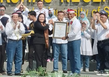 23.204 Video Anti Perundungan, Anti Narkoba, Maba Unesa Pecahkan Rekor MURI 14 23.204 Video Anti Perundungan, Anti Narkoba, Maba Unesa Pecahkan Rekor MURI