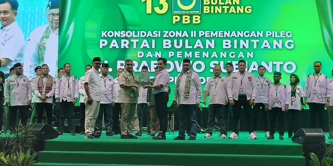 Partai Bulan Bintang (PBB) Kumpulkan Belasan Ribuan Massa di Surabaya Dukung Prabowo Subianto Jadi  Presiden 2024
