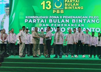 Partai Bulan Bintang (PBB) Kumpulkan Belasan Ribuan Massa di Surabaya Dukung Prabowo Subianto Jadi Presiden 2024 15 Partai Bulan Bintang (PBB) Kumpulkan Belasan Ribuan Massa di Surabaya Dukung Prabowo Subianto Jadi Presiden 2024