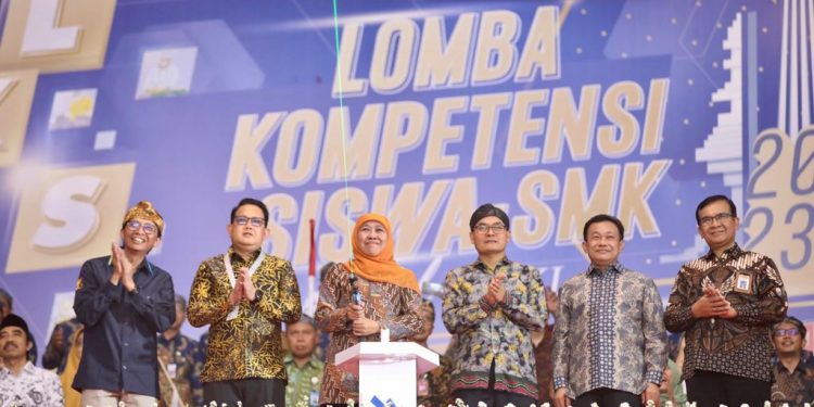 LKS Nasional XXXI Resmi Dibuka, Khofifah: Siswa SMK di Siapkan Jadi Juragan Bukan Untuk Jadi Karyawan 14 LKS Nasional XXXI Resmi Dibuka, Khofifah: Siswa SMK di Siapkan Jadi Juragan Bukan Untuk Jadi Karyawan