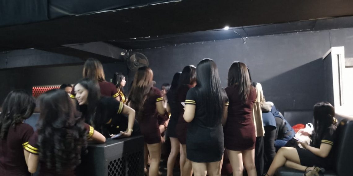 Tujuh Orang dinyatakan Positif Narkoba saat BNN lakukan razia di New Paradise Executive Club Surabaya 14 Tujuh Orang dinyatakan Positif Narkoba saat BNN lakukan razia di New Paradise Executive Club Surabaya