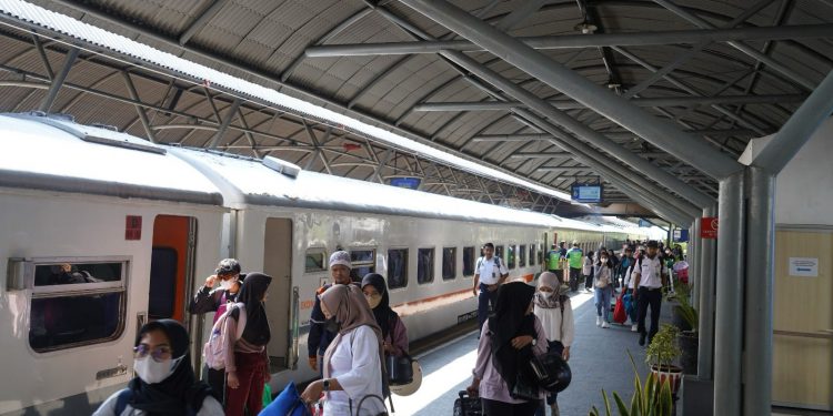 Tiket KA Untuk Libur Natal dan Tahun Baru 2024 Sudah Bisa Dipesan