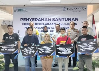 Jasa Raharja Beri Santunan Korban Laka Maut  Minibus dan KA Probowangi di Lumajang