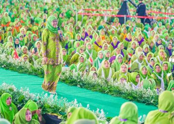 Sambut Hari Ibu 2023,  Khofifah Gelar Dzikir, Sholawat dan Doa bersama Muslimat NU