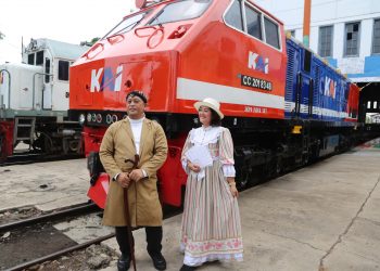 KAI Daop 8 hadirkan Lokomotif Livery Vintage Merah dan Biru  Era Tahun 1991 pada  Peringati 1 Abad Beroperasinya Depo Sidotopo
