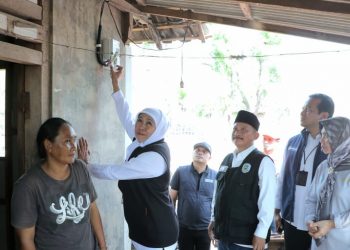 Warga Dusun Merak Situbondo Akhirnya Bisa Nikmati Terangnya Lampu Setelah Menunggu 48 Tahun, Kenapa?