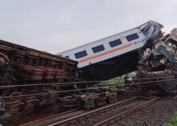 Kecelakaan Kereta Api antara KA Turangga bertubrukan dengan Commuter Line Bandung Raya