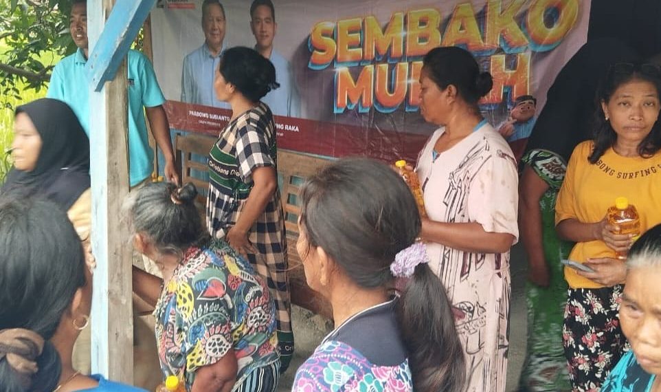 Sembako Murah Relawan Prabowo-Gibran BerKharisma Bojonegoro “Ludes” di Serbu Emak-emak