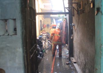 Kebakaran Rumah Jemur Ngawinan Gang Buntu, Penghuni Pingsan. 