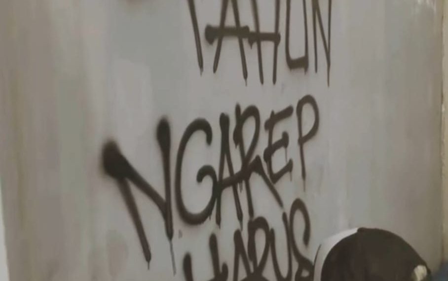 Viral Aksi Vandalisme Di Stadion GBT, Wali Kota Eri Instruksikan Satpol PP Jaga Stadion Sampai Seluruh Penonton Pulang