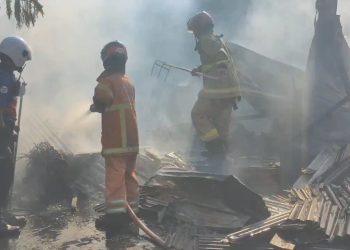 Meteran Listrik “Njeglek” Bangunan Warung Terbakar