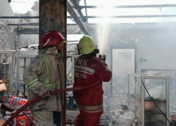 Satu Orang Luka Bakar Akibat Toko Kelontong Terbakar, Diduga Korseleting Listrik