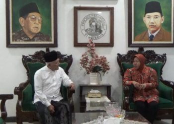 Ziarah ke Makam Pendiri NU, Mensos Risma Masih Pertimbangkan untuk Mundur