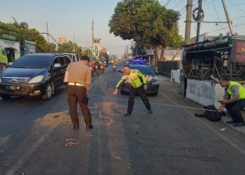 Tabrak Truk di Jalur Tengkorak, 2 Orang Pengendara Motor Tewas di Tempat