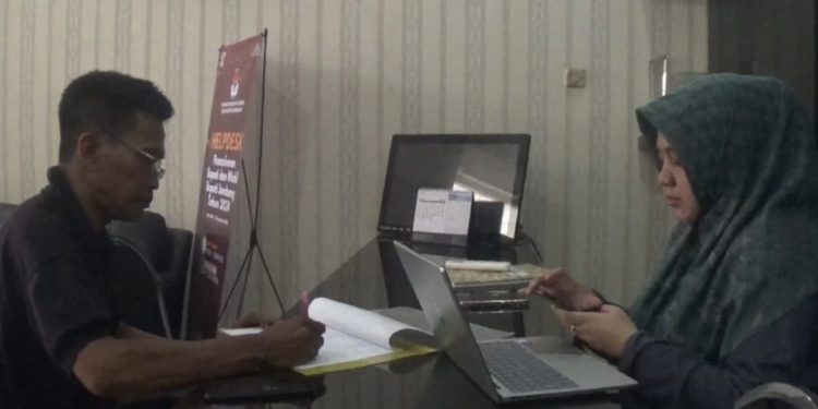 Hari Terakhir Perbaikan, LO Paslon Cabup Jombang Datangi Helpdesk KPU