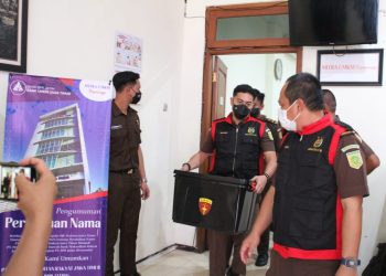 Usut Korupsi Kredit Dana Bergulir Pengadaan  Porang 1,5 Milyar, Kejari Jombang Geledah Paksa Dua Lokasi
