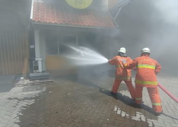 Dua Ruko di Villa Bukit Mas Terbakar, Diduga Elpiji Bocor, Dua Orang Alami Luka Bakar