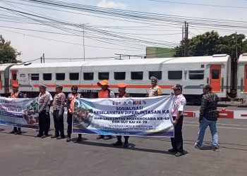 Satlantas Polres Jombang Ingatkan Bahaya Terobos Perlintasan Kereta Api