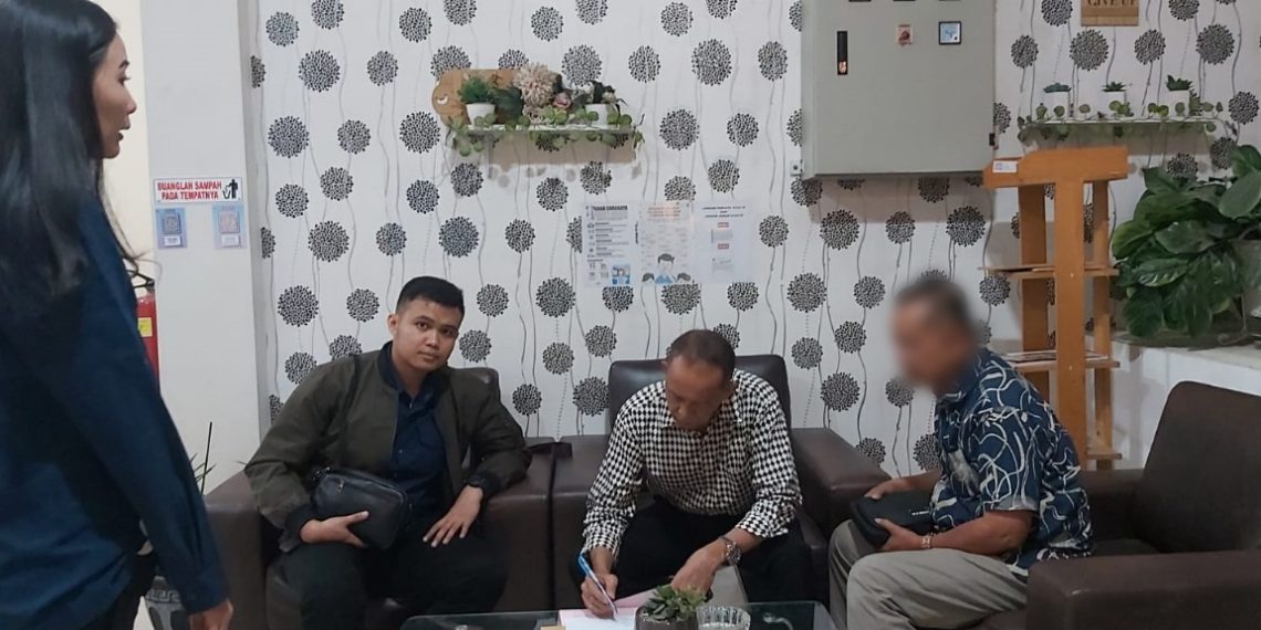 Kejari Perak Tahan Direktur PT. Wahyu Tirta Manik, Soal Dugaan Korupsi Kredit Macet Rp 34 Miliar 13 Kejari Perak Tahan Direktur PT. Wahyu Tirta Manik, Soal Dugaan Korupsi Kredit Macet Rp 34 Miliar