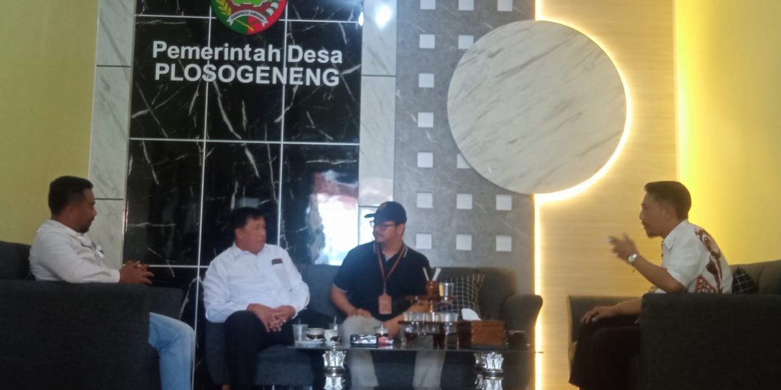 Bawaslu Jombang Klarifikasi Kades Plosogeneng Usai Ikuti Pengundian Nomor Urut Paslon di KPU 14 Bawaslu Jombang Klarifikasi Kades Plosogeneng Usai Ikuti Pengundian Nomor Urut Paslon di KPU