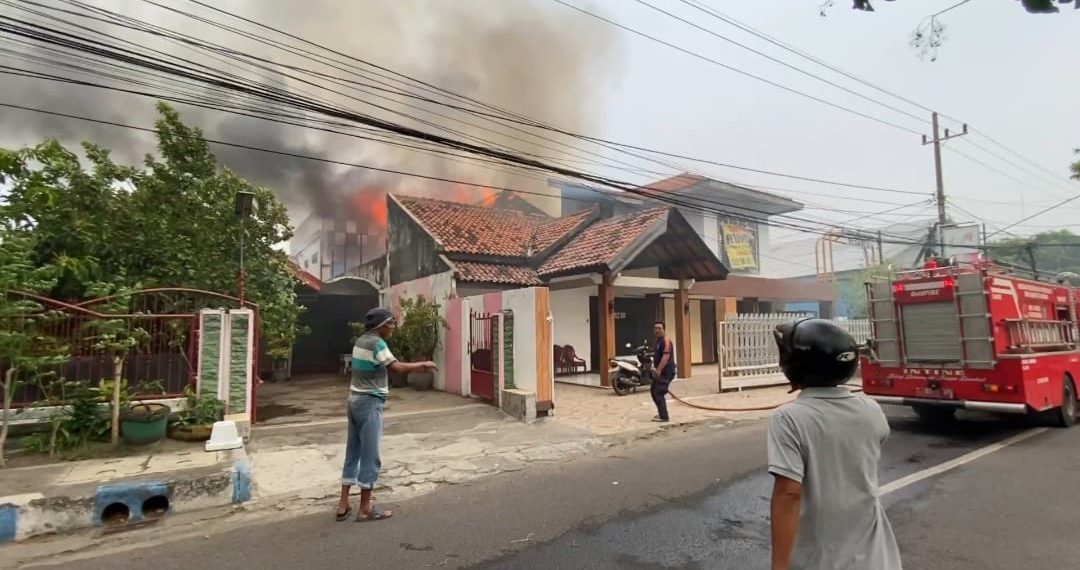 Rumah Warga Kelurahan Kaliwungu Jombang Terbakar 13 Rumah Warga Kelurahan Kaliwungu Jombang Terbakar