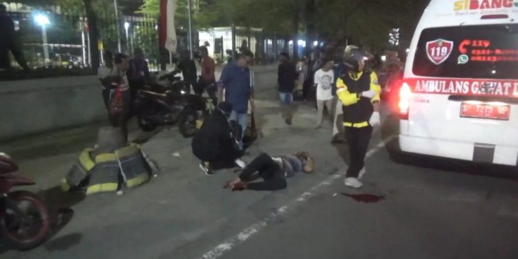 Kendarai Motor Dalam Kondisi Mabuk, Pemotor Terkapar Serempet Gerobak Bakso