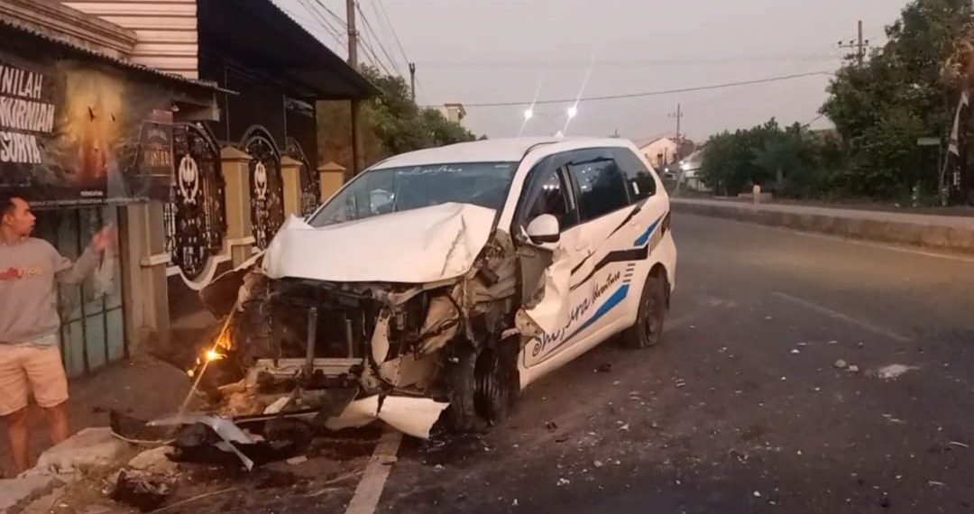 Minibus Dikemudikan Anak 16 Tahun Hantam Pagar Rumah Warga Terekam CCTV 14 Minibus Dikemudikan Anak 16 Tahun Hantam Pagar Rumah Warga Terekam CCTV