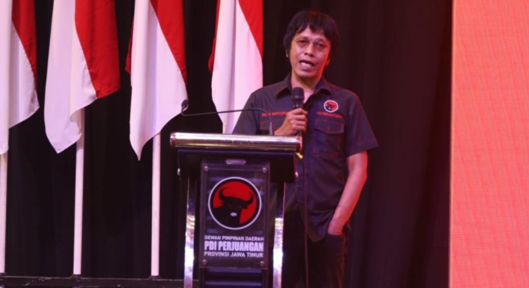 Sosok Risma di Mata Adian Napitupulu, “Risma Bekerja Dengan Hati, Jika Jadi Gubernur, Berkah bagi Rakyat Jawa Timur