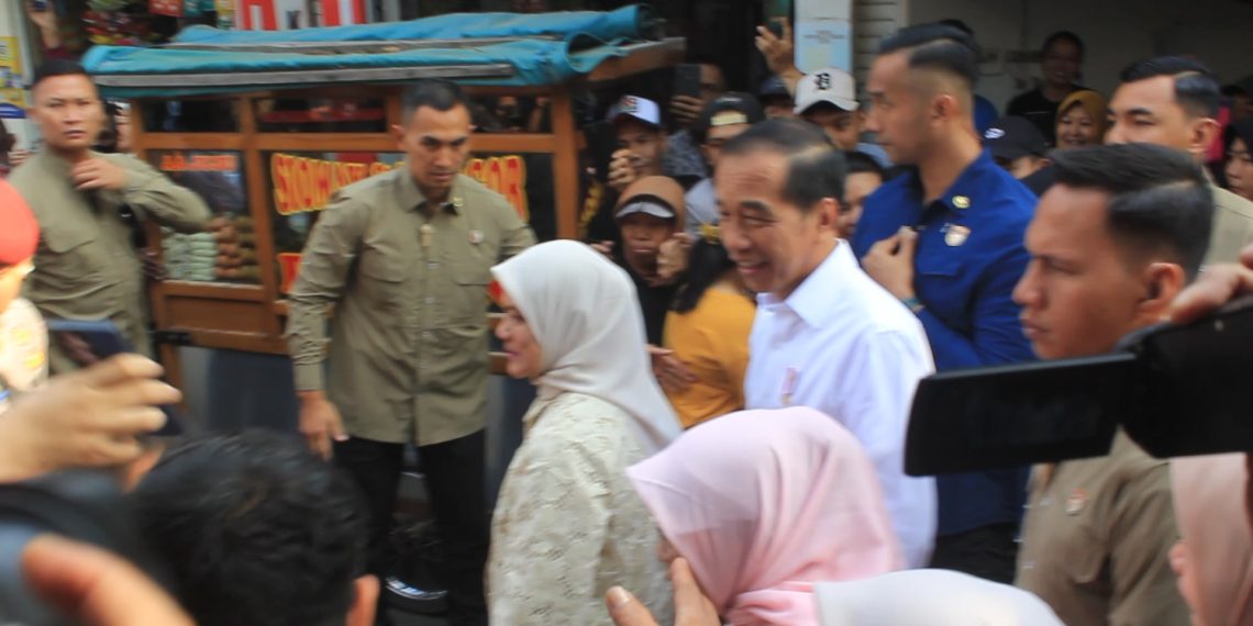 Presiden Jokowi di Pasar Dukuh Kupang : Harga Baik , Telur Terlalu Rendah Rp 24 Ribu Perkilo