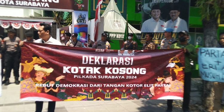Geruduk Kantor KPU,Sejumlah Warga Suarakan Pilih Kotak Kosong Di Pilwali Surabaya