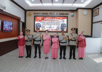 Kapolres Jombang Pimpin Sertijab Dua Kasat dan Pengukuhan Kapolsek 14 Kapolres Jombang Pimpin Sertijab Dua Kasat dan Pengukuhan Kapolsek
