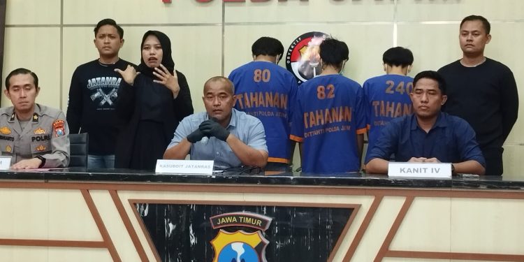 Komplotan Remaja Begal Asal Pasuruan Diamankan Jatanras Polda Jatim, Beraksi Bawa Pedang 14 Komplotan Remaja Begal Asal Pasuruan Diamankan Jatanras Polda Jatim, Beraksi Bawa Pedang