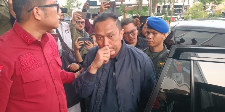 Hakim Heru Hanindyo Tiba di Kejati Dikawal Jaksa Usai Diamankan Tim Kejagung