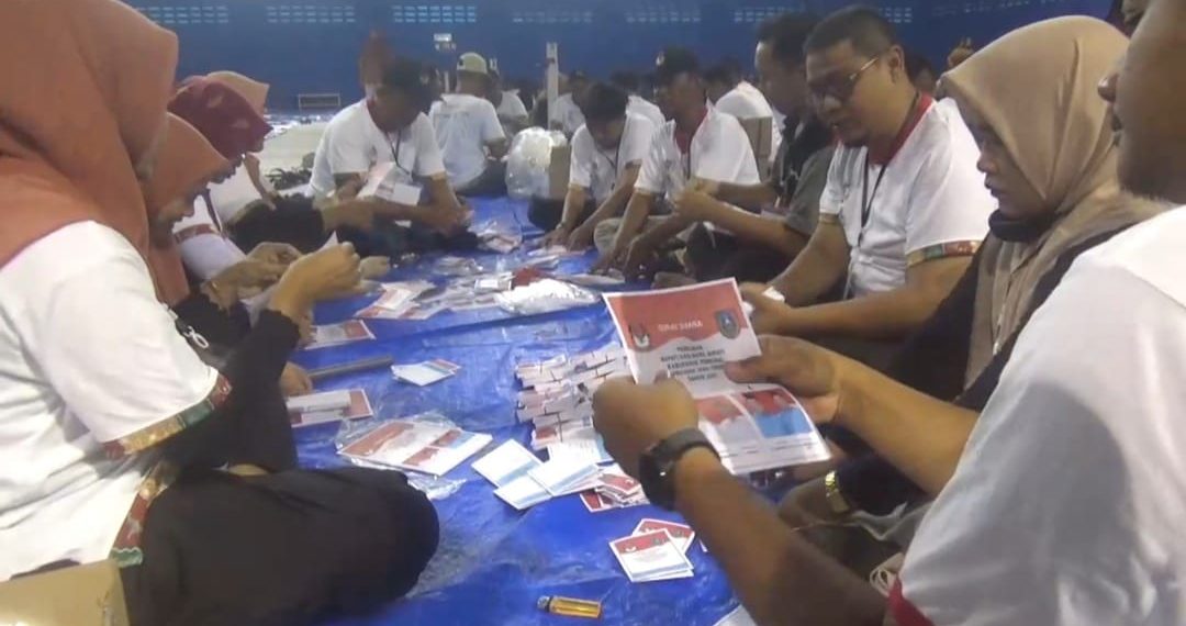 Target Sepekan Selesai, KPU Jombang Kebut Sortir Lipat Surat Suara Pilbup