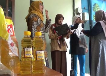 Di Madrasah Tsanawiyah Al Hikam, Jelantah Bisa Ditukar Sembako 15 Di Madrasah Tsanawiyah Al Hikam, Jelantah Bisa Ditukar Sembako
