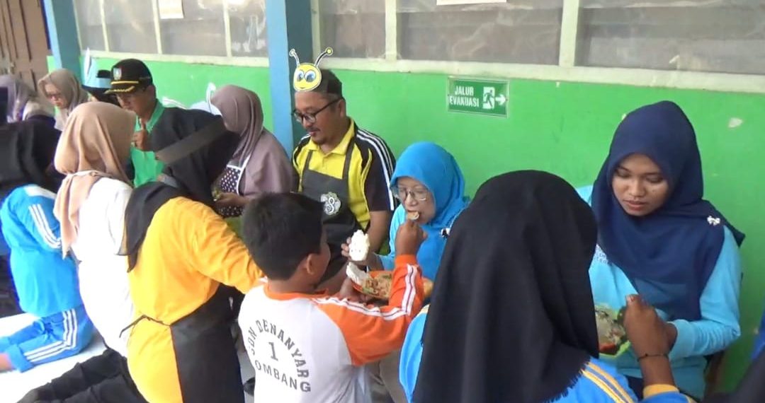 Begini Cara Siswa SMPn 4 Jombang Sambut Hari Guru Nasional 14 Begini Cara Siswa SMPn 4 Jombang Sambut Hari Guru Nasional