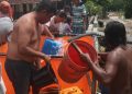 Warga Desa Manduro Jombang Berebut Air Bersih 19 Warga Desa Manduro Jombang Berebut Air Bersih