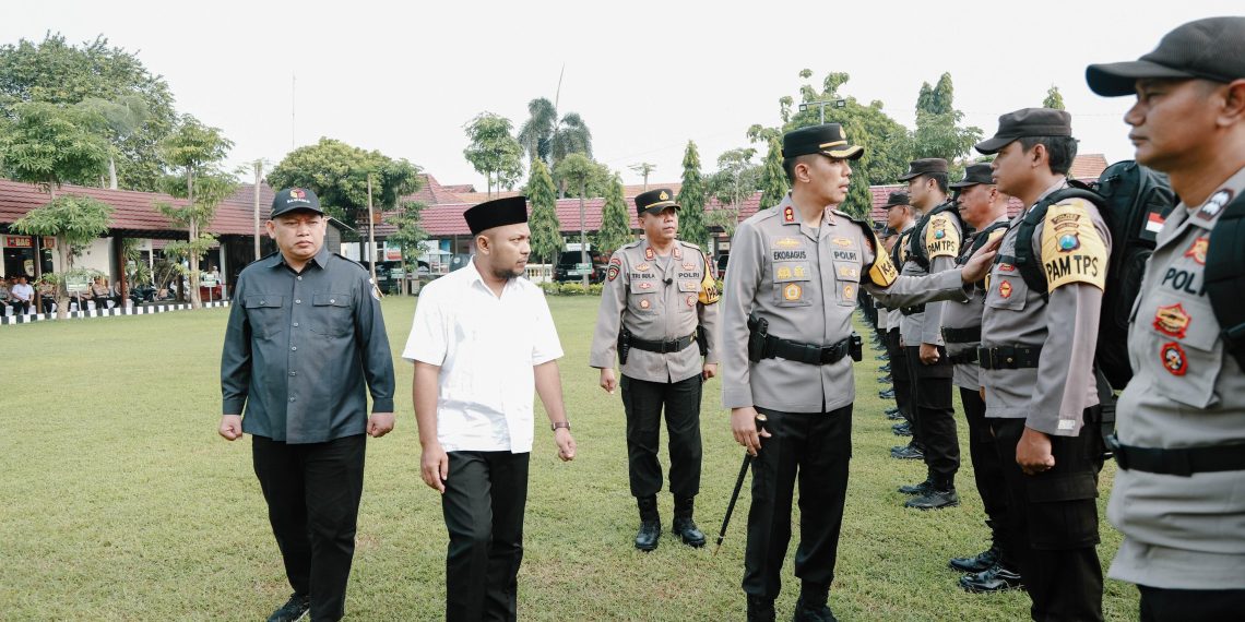 Pastikan Kamtibmas Aman dan Kondusif, Kapolres Jombang Pimpin Apel Pergeseran Personel ke TPS
