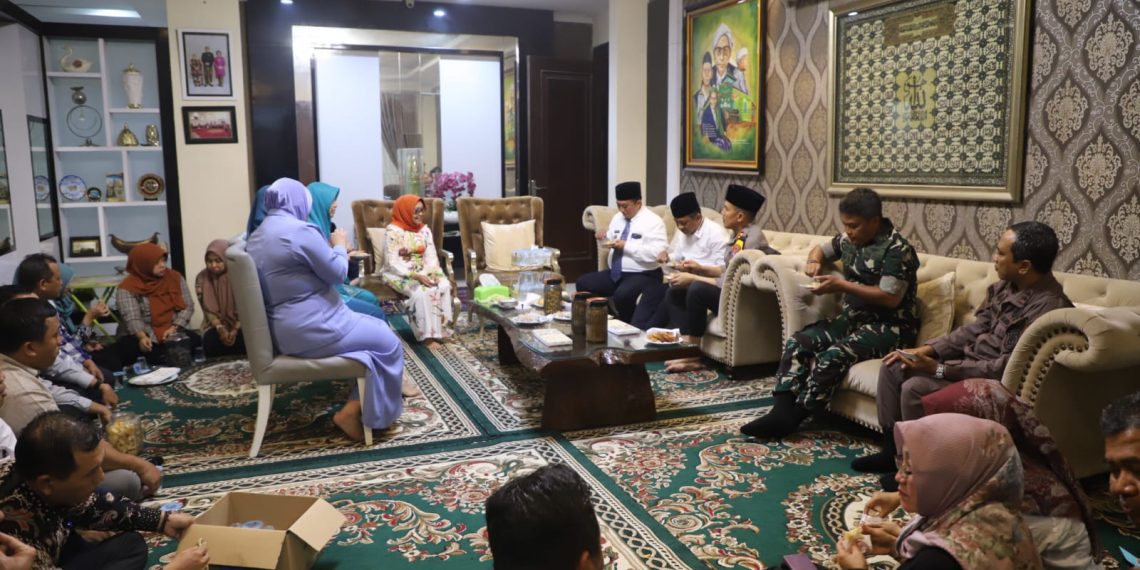 Fokopimda Jombang Datangi Kediaman Ke 2 Paslon, Pasca Pemungutan Suara Pilkada 2024