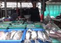 Jelang Nataru Harga Ikan Mujaer Melonjak di Pasar Legi Jombang